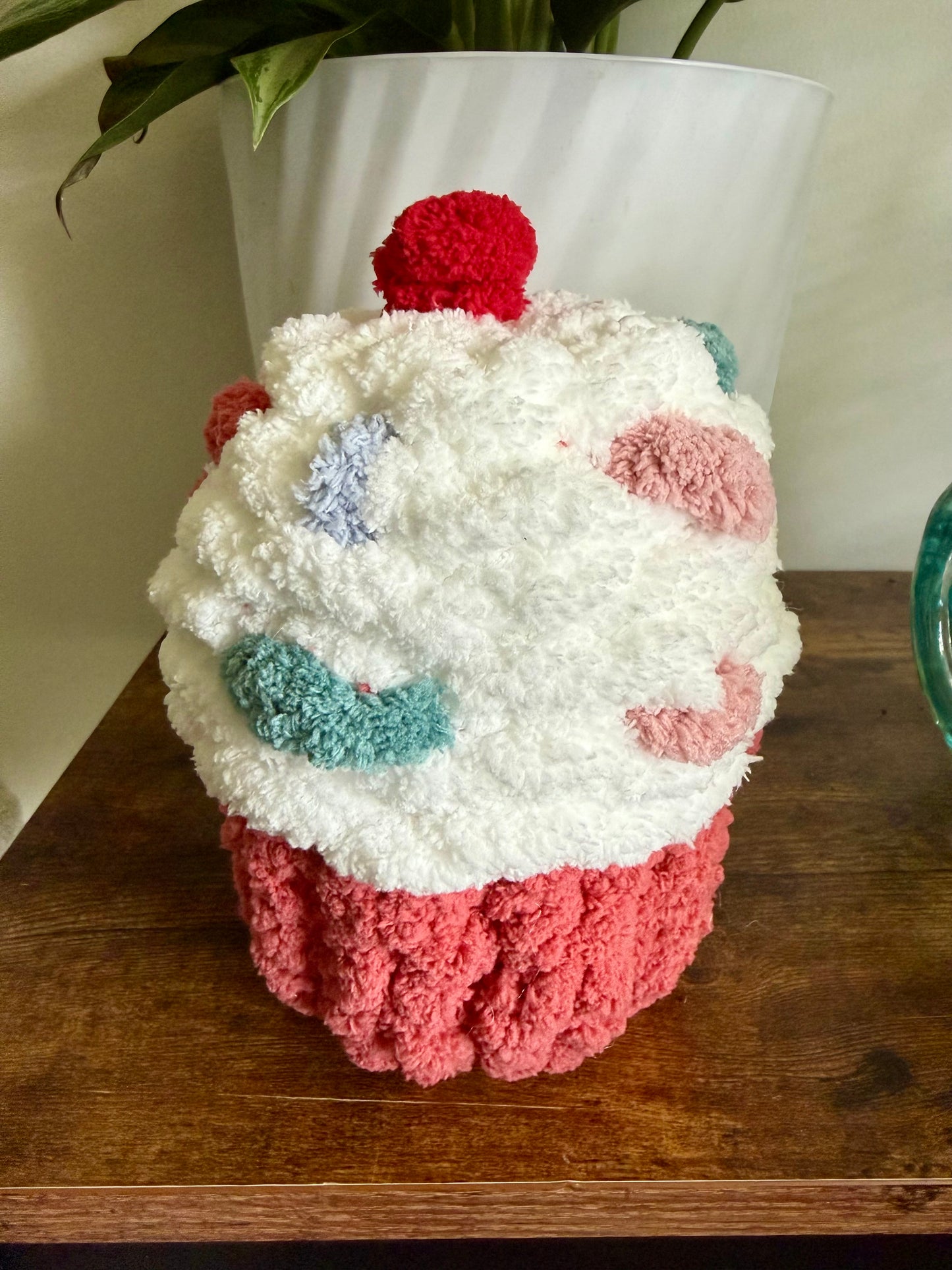 Chunky Knit Cupcake š§