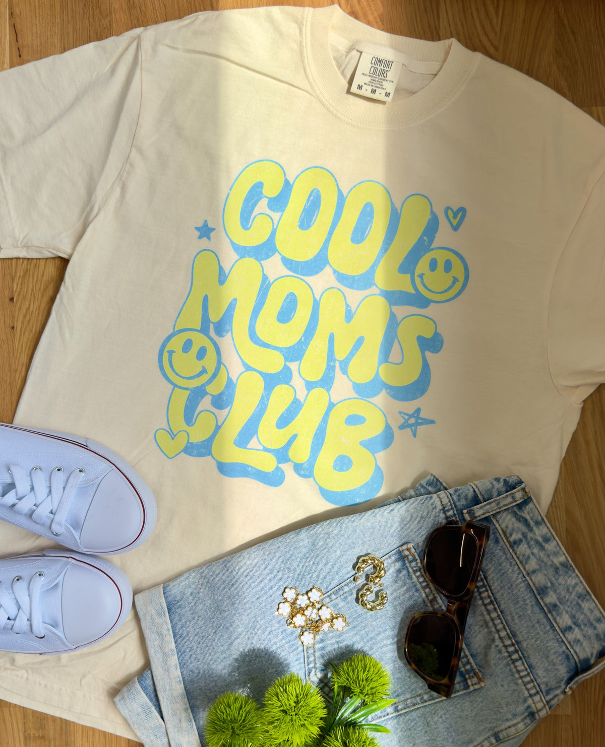 COOL MOMS CLUB Graphic Tee