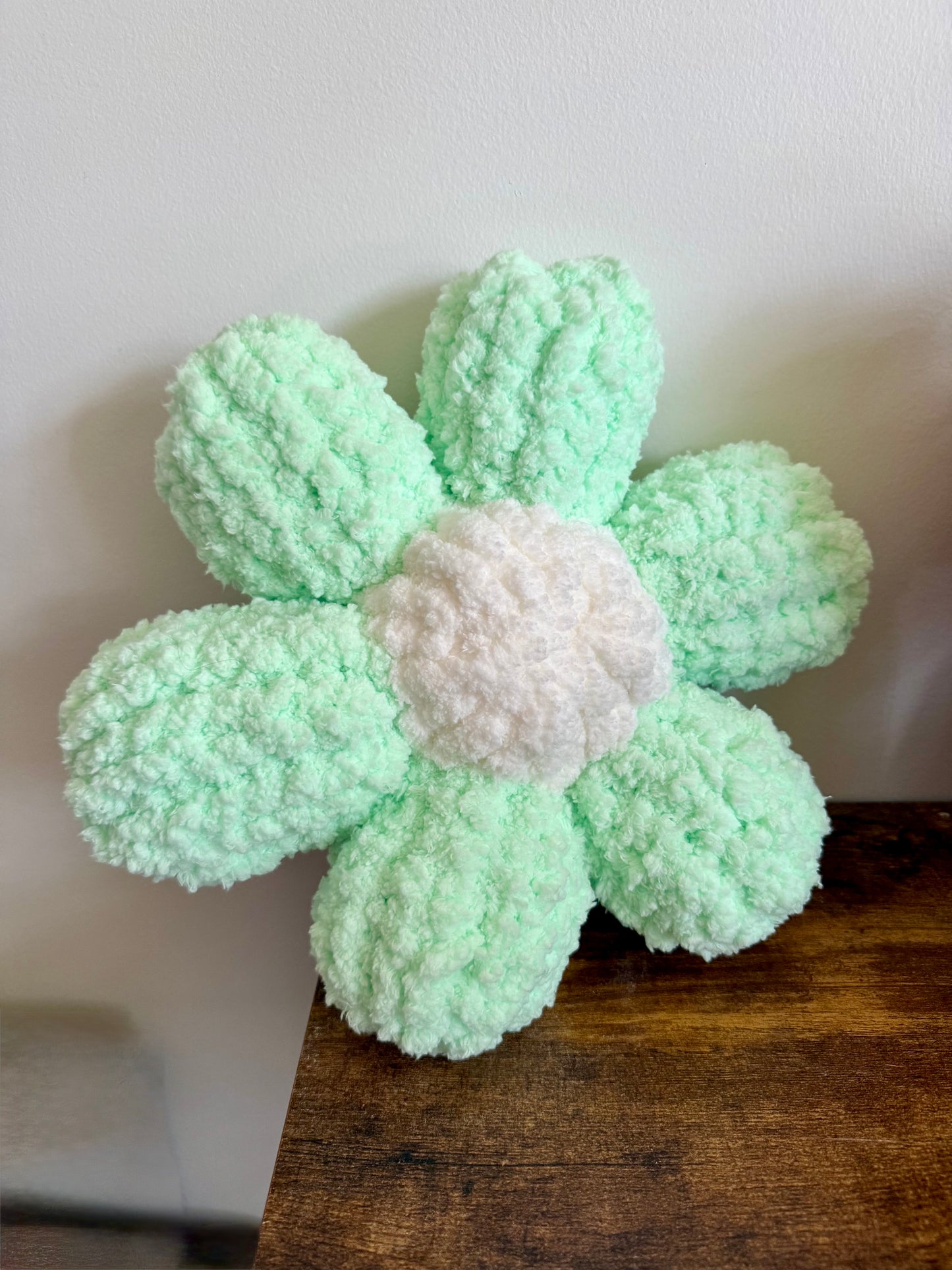 Chunky Knit Flower Pillow 🌸