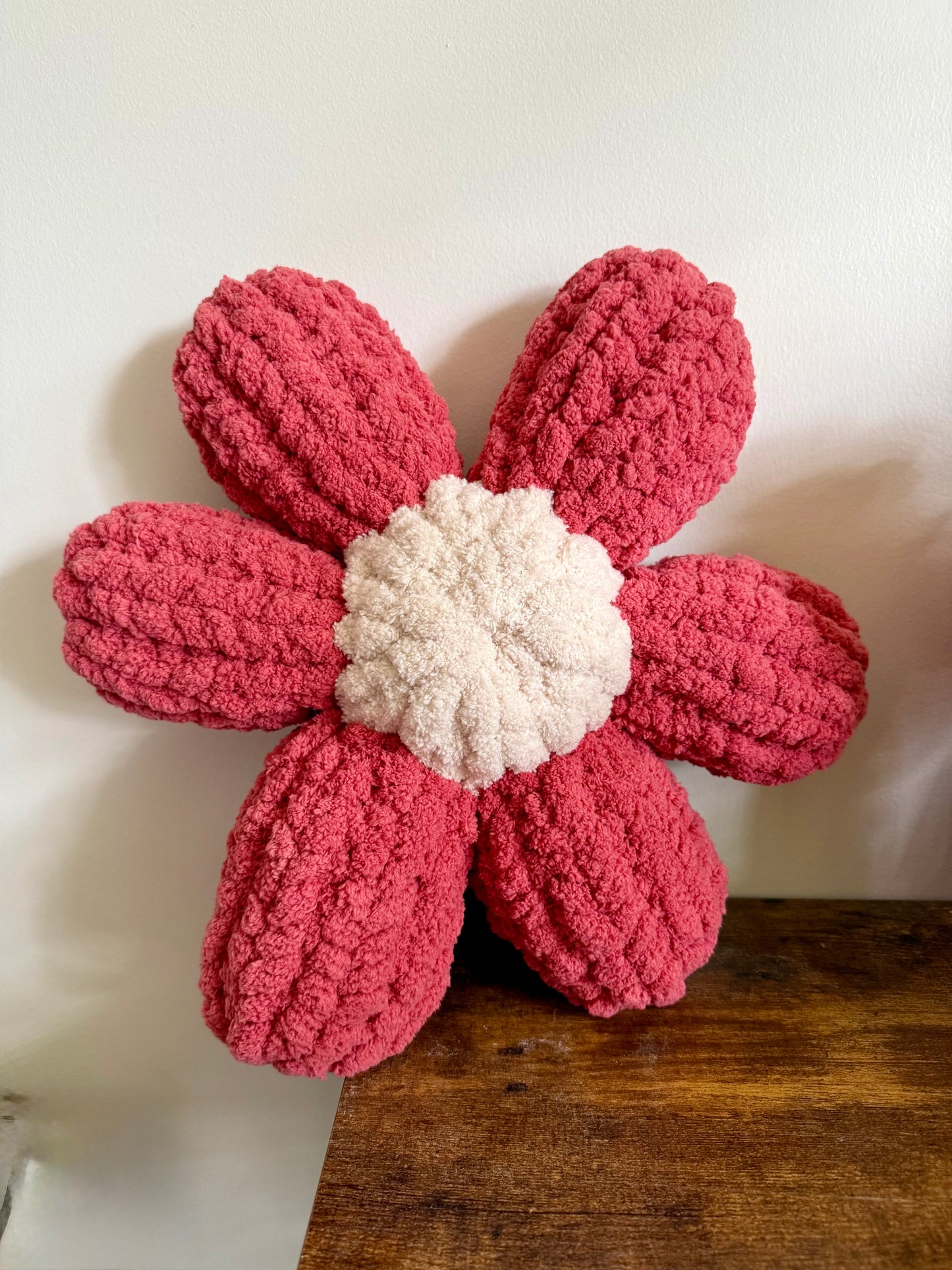 Chunky Knit Flower Pillow 🌸
