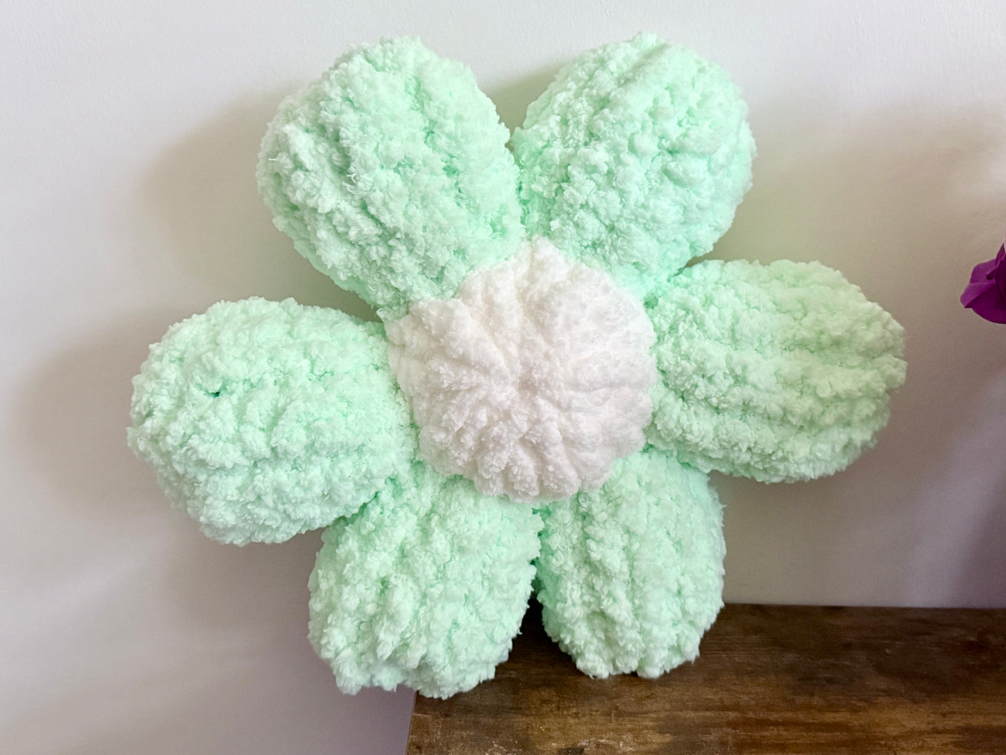 Chunky Knit Flower Pillow 🌸