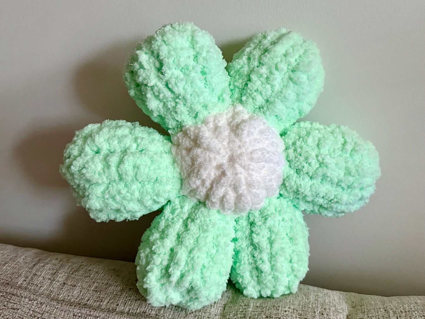 Chunky Knit Flower Pillow 🌸