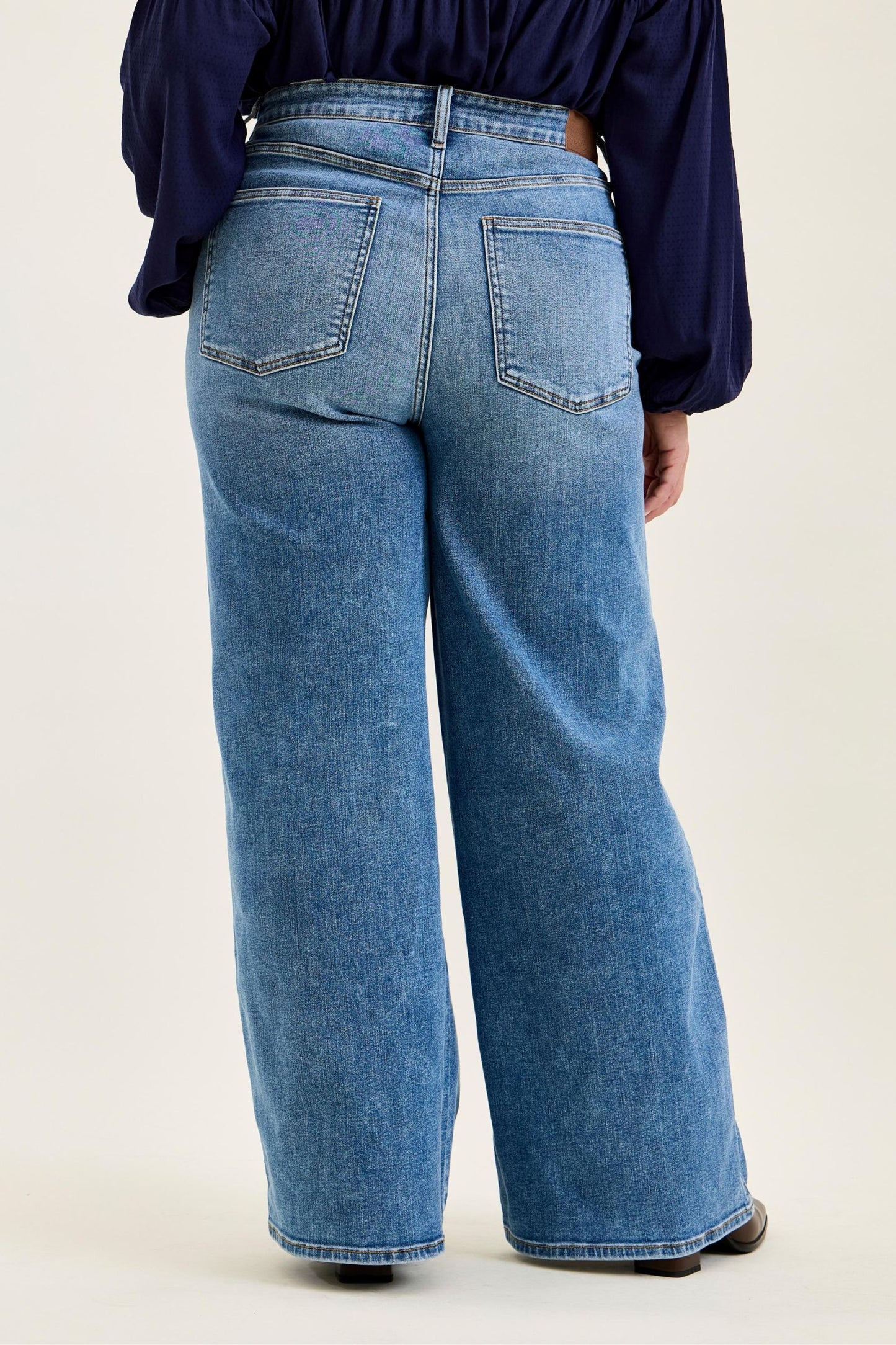Judy Blue “Angelina” Column Straight Leg Jeans
