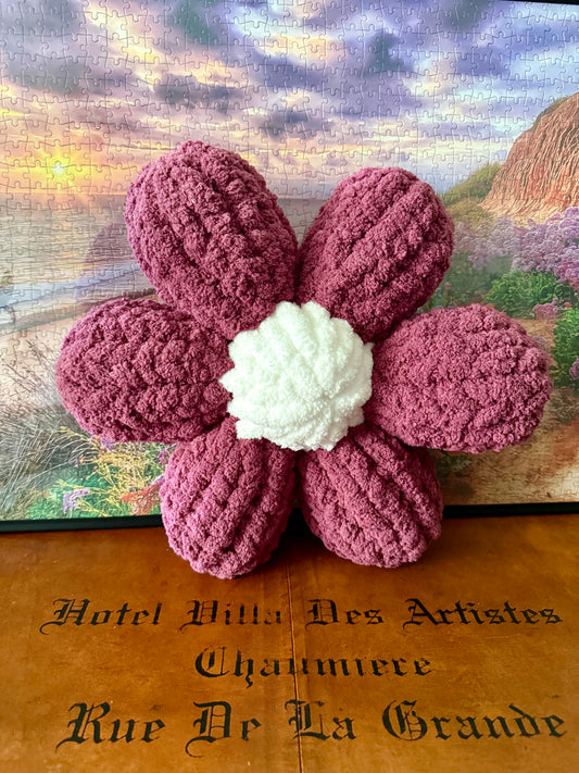 Chunky Knit Flower Pillow 🌸