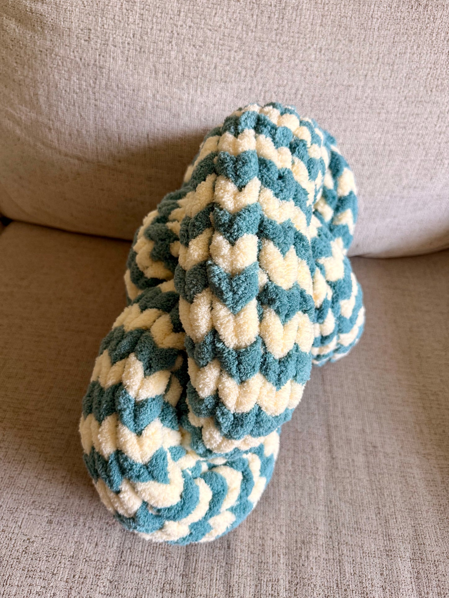 Handmade Chunky Knit Knot Pillow
