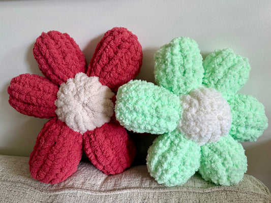 Chunky Knit Flower Pillow 🌸