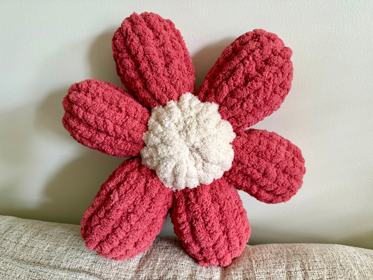 Chunky Knit Flower Pillow 🌸