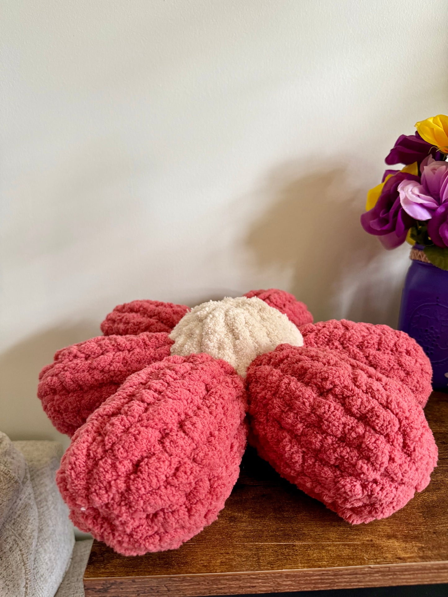 Chunky Knit Flower Pillow 🌸