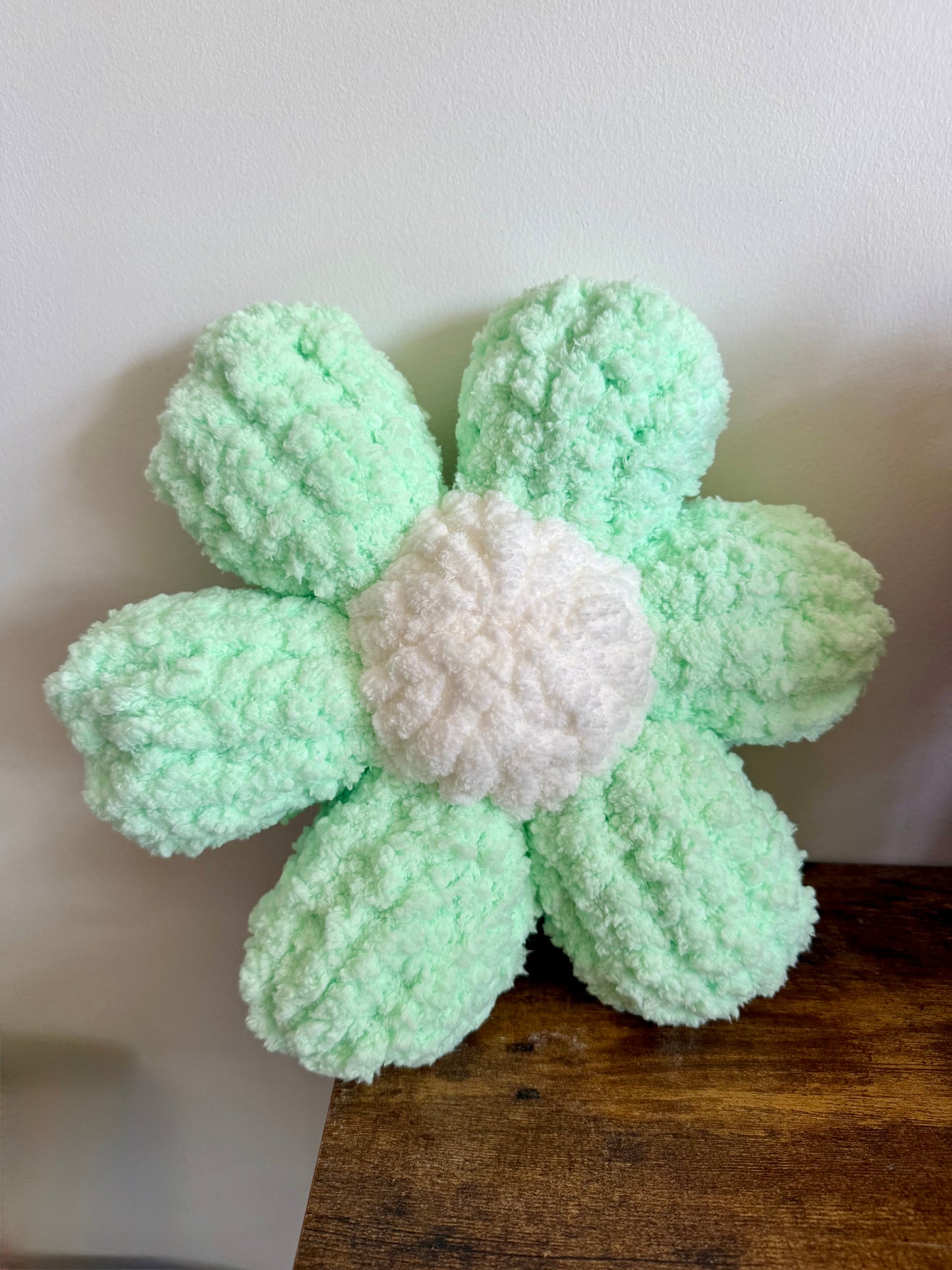 Chunky Knit Flower Pillow 🌸