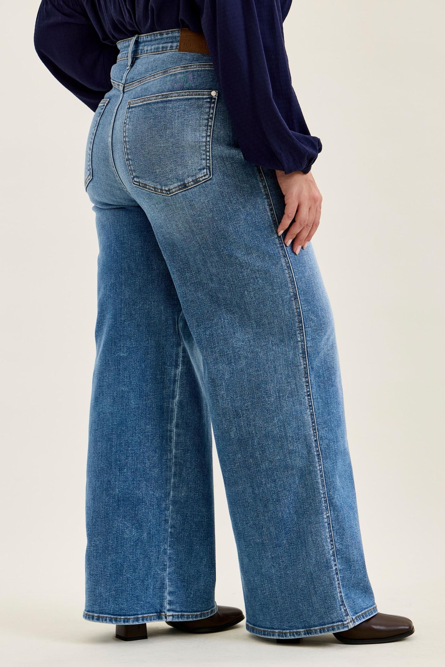 Judy Blue “Angelina” Column Straight Leg Jeans