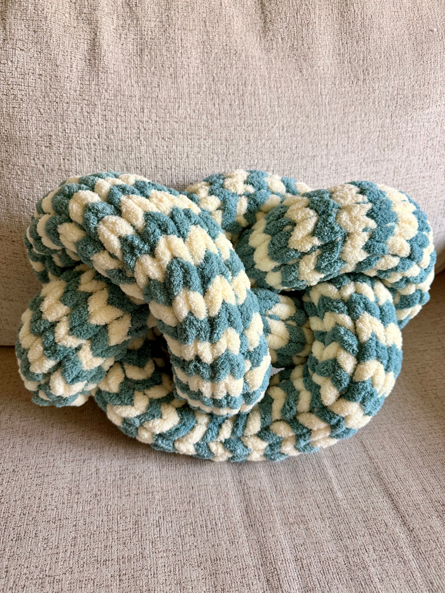 Handmade Chunky Knit Knot Pillow