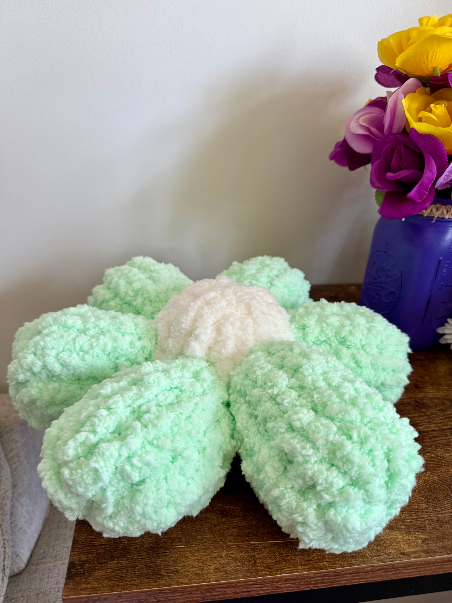 Chunky Knit Flower Pillow 🌸