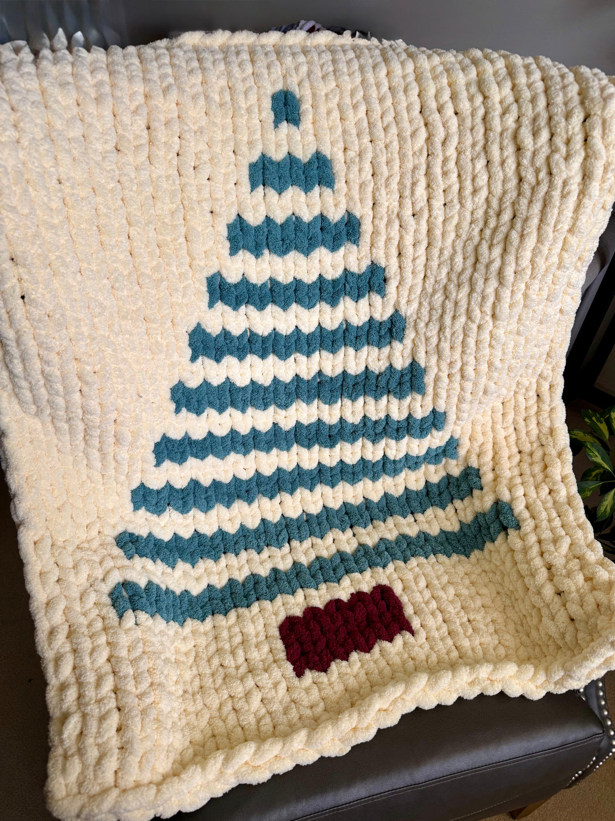 Chunky Knit Christmas Tree Blanket 37”x47”