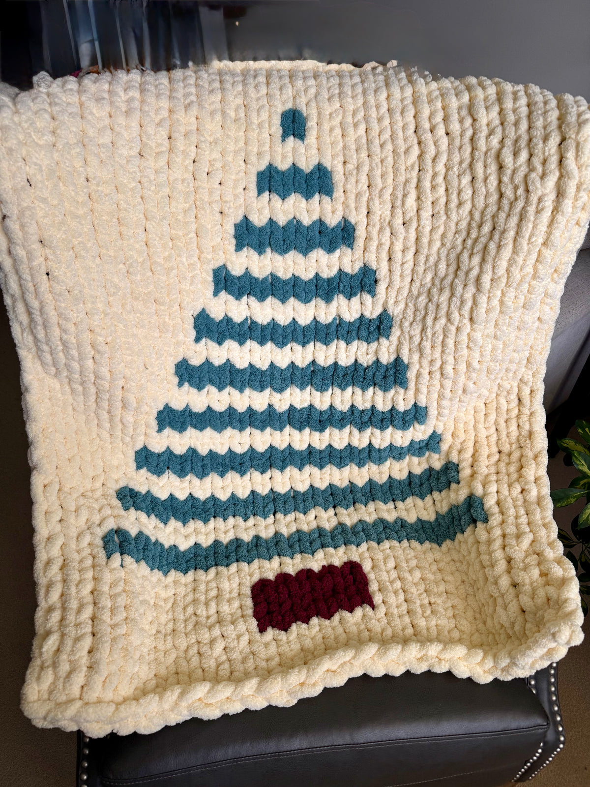 Chunky Knit Christmas Tree Blanket 37”x47”