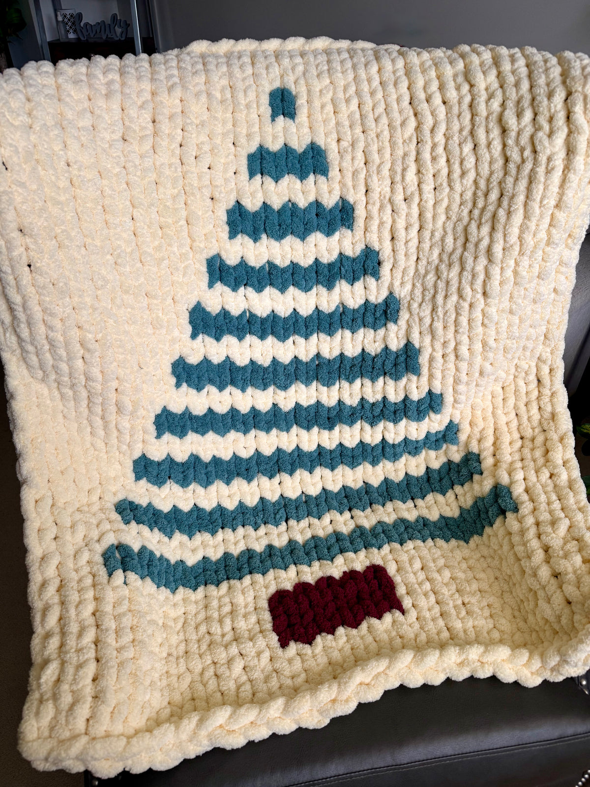 Chunky Knit Christmas Tree Blanket 37”x47”