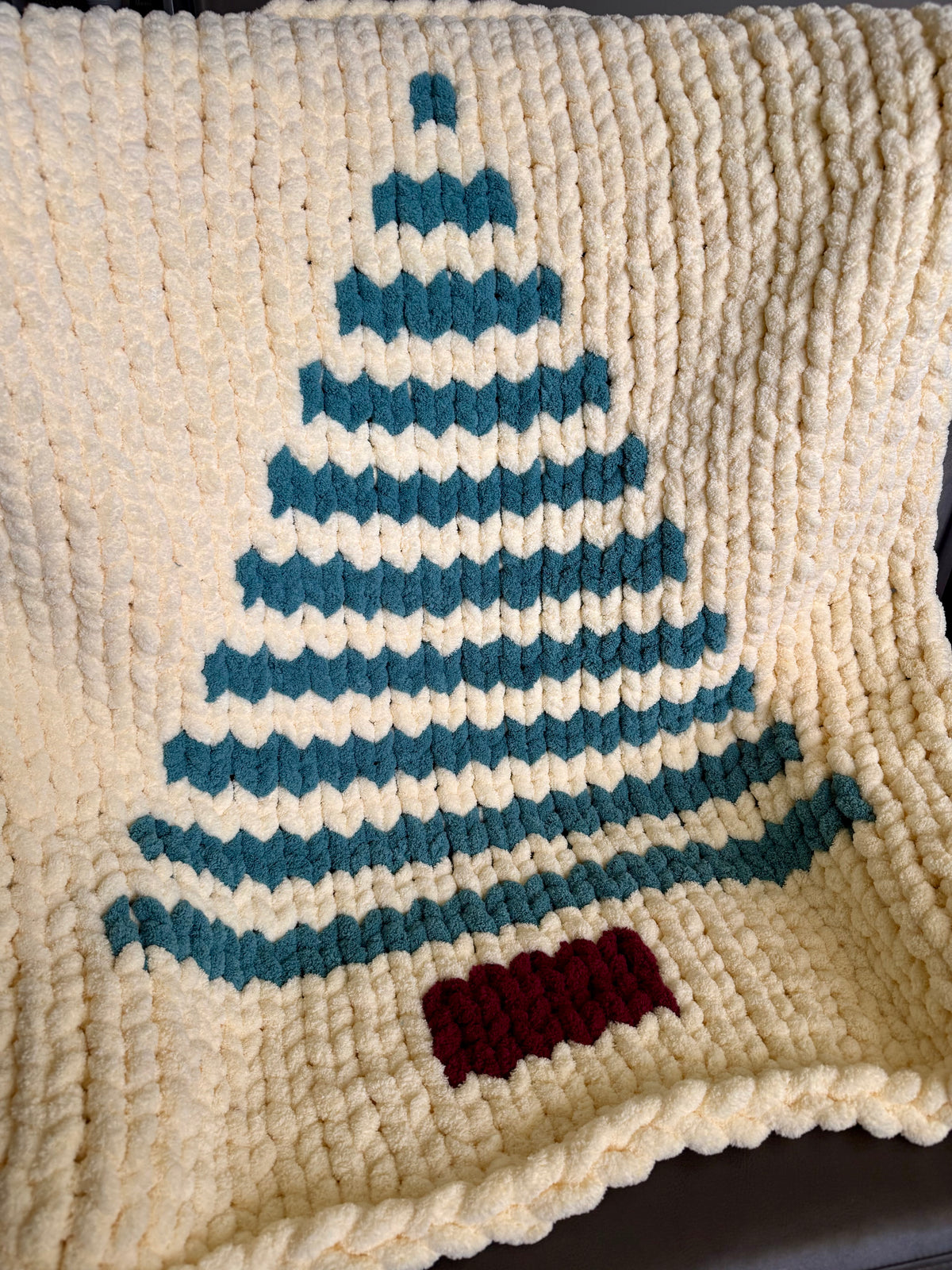 Chunky Knit Christmas Tree Blanket 37”x47”
