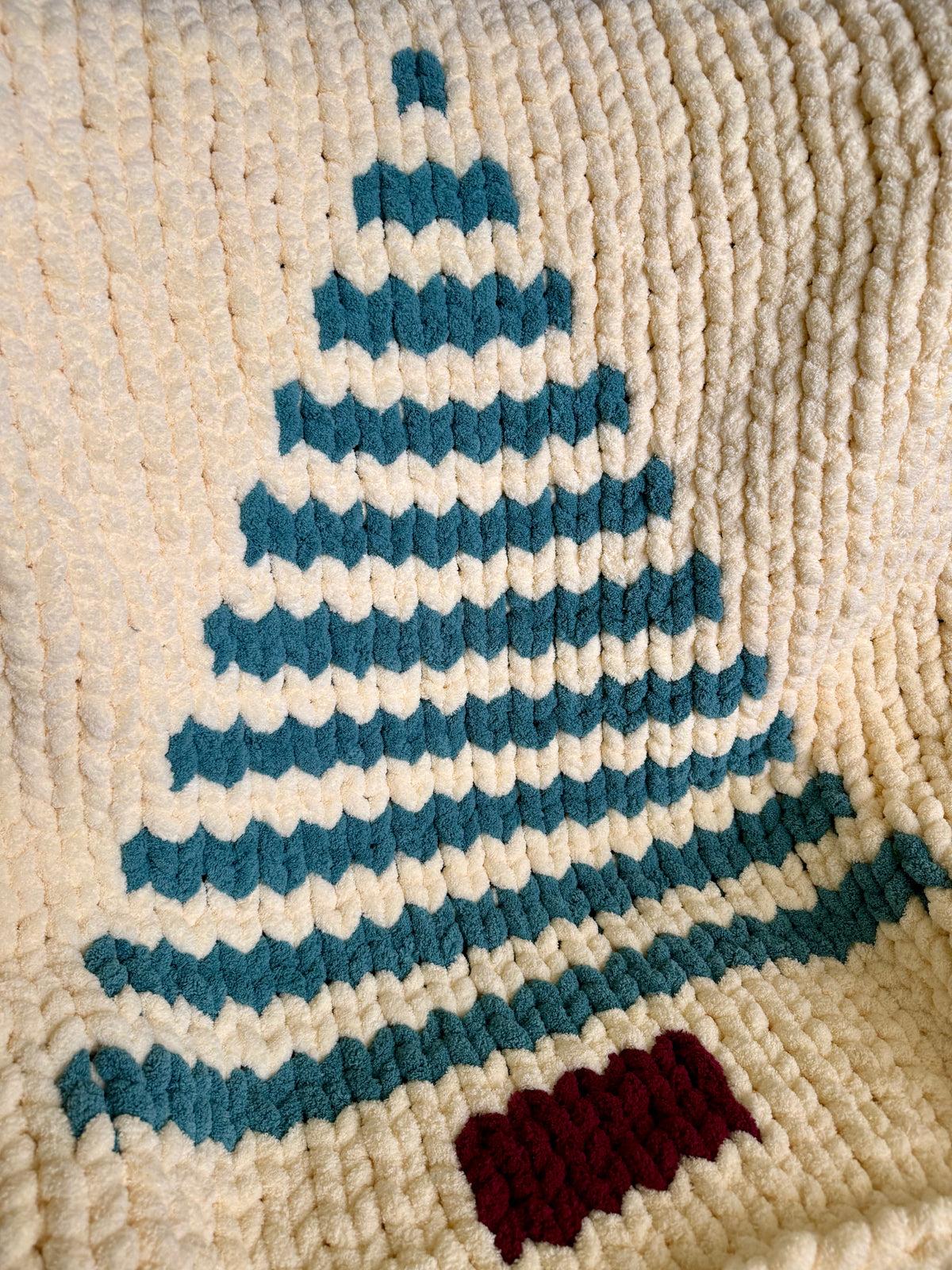 Chunky Knit Christmas Tree Blanket 37”x47”