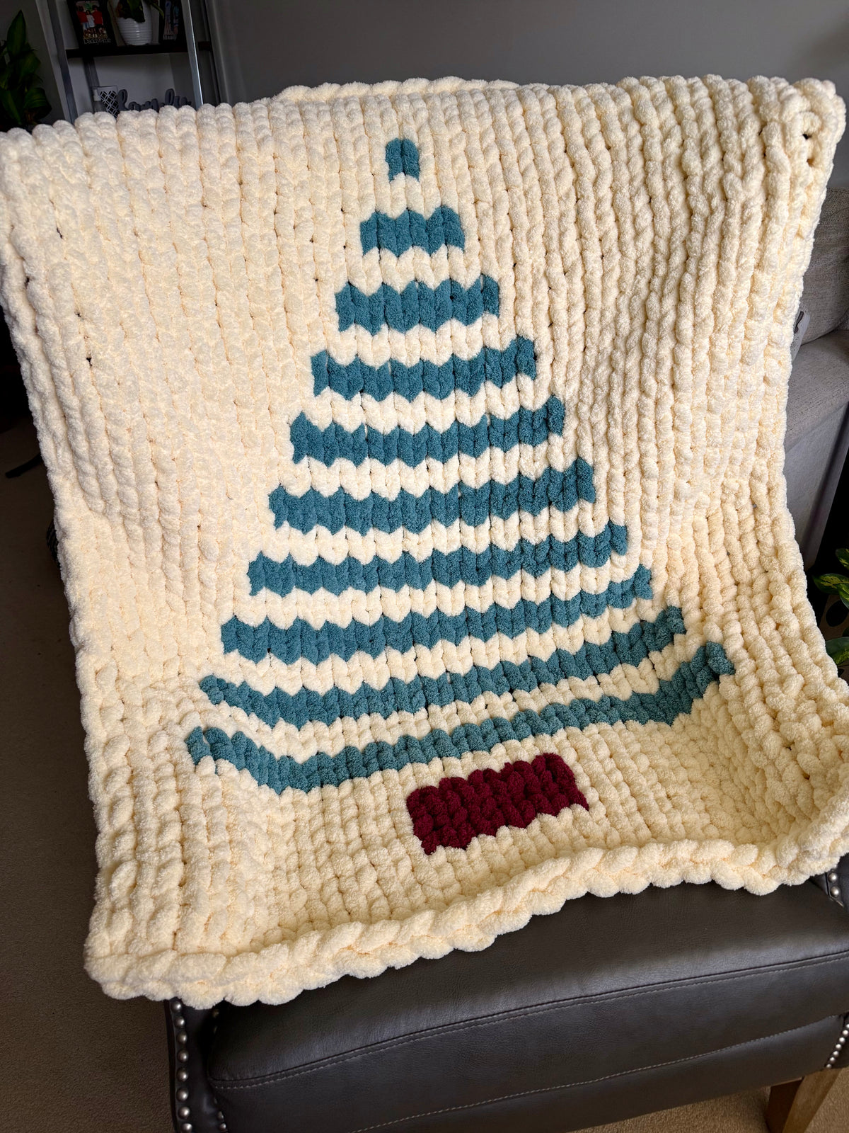 Chunky Knit Christmas Tree Blanket 37”x47”