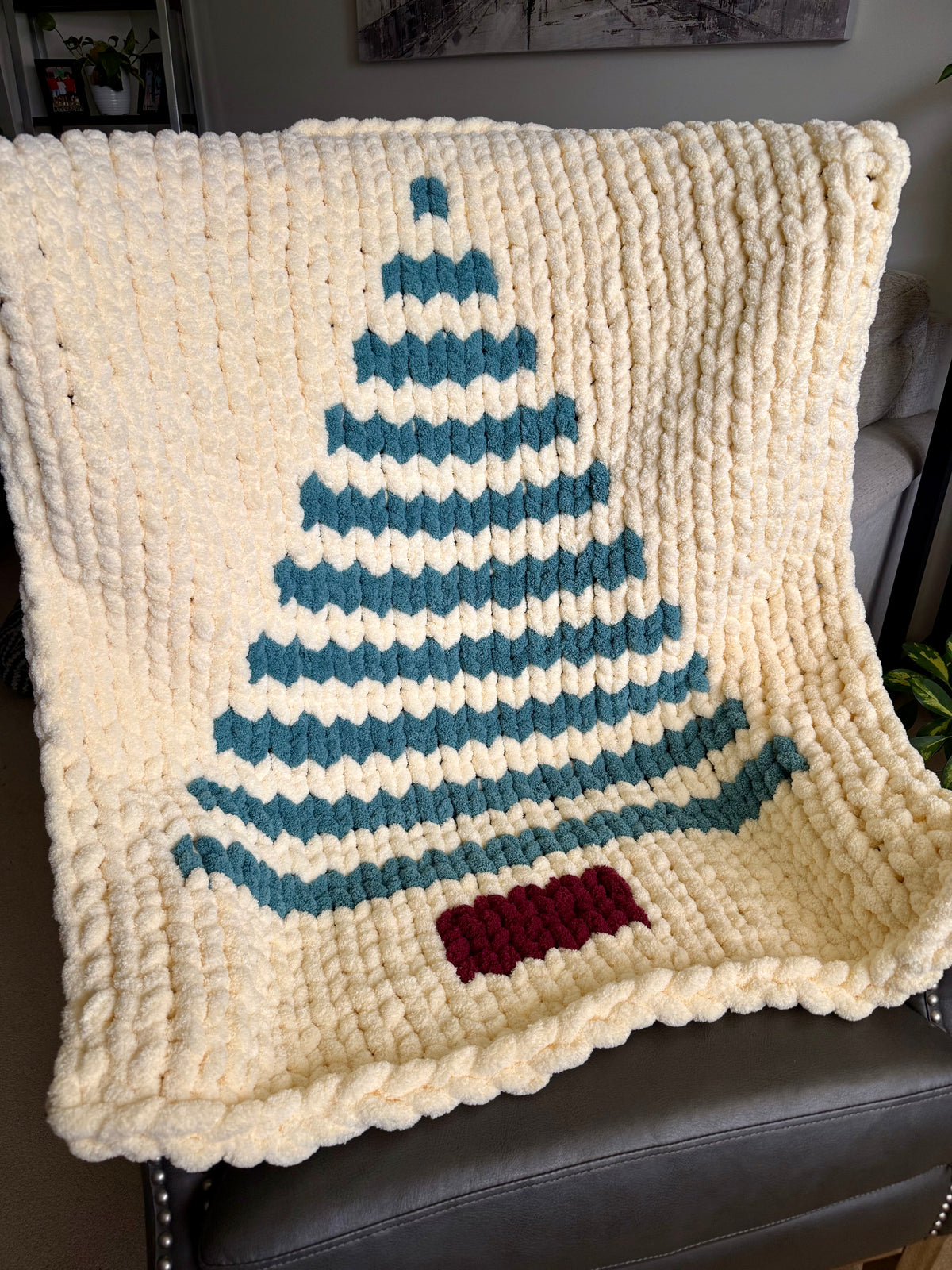 Chunky Knit Christmas Tree Blanket 37”x47”