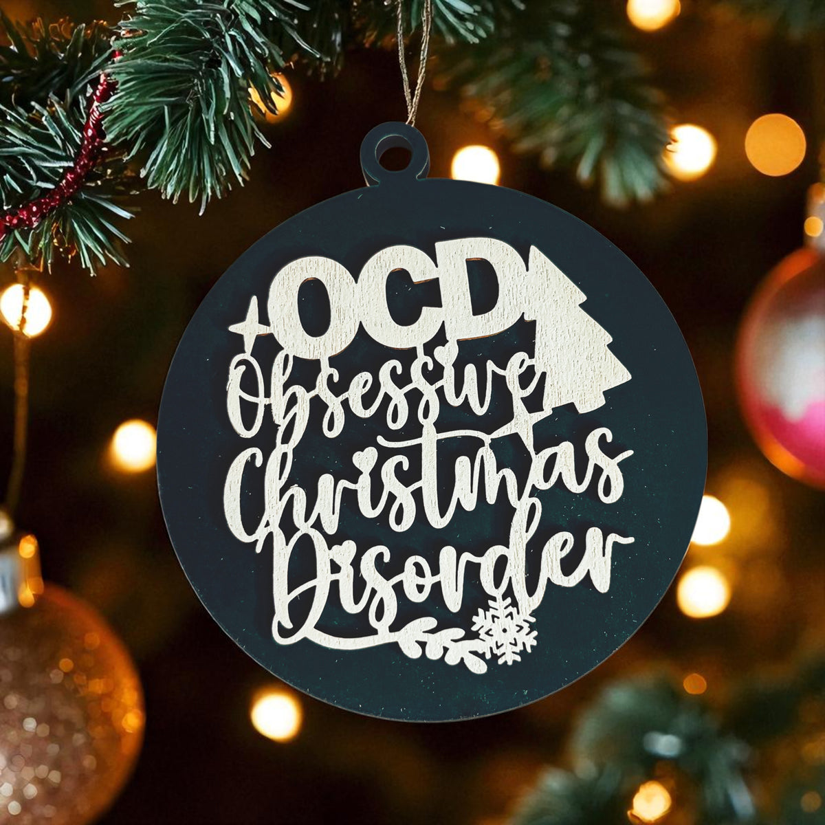 Green Christmas tree decor
green and white christmas tree decor