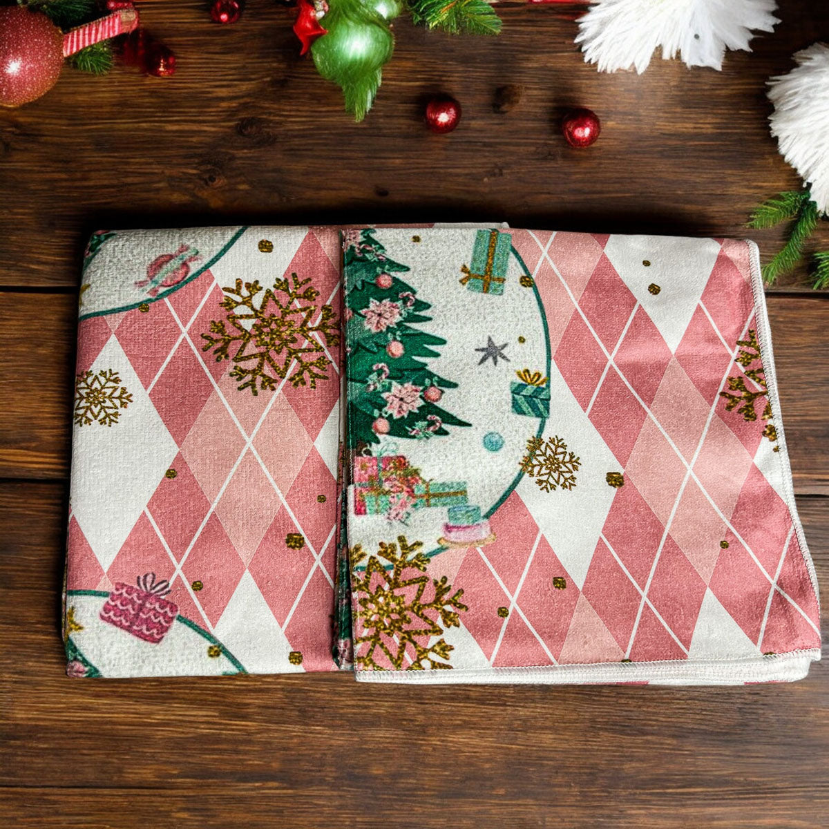 pink retro kitchen
Pink Christmas Kitchen
Pink Hand Towels
Pink Christmas Decor