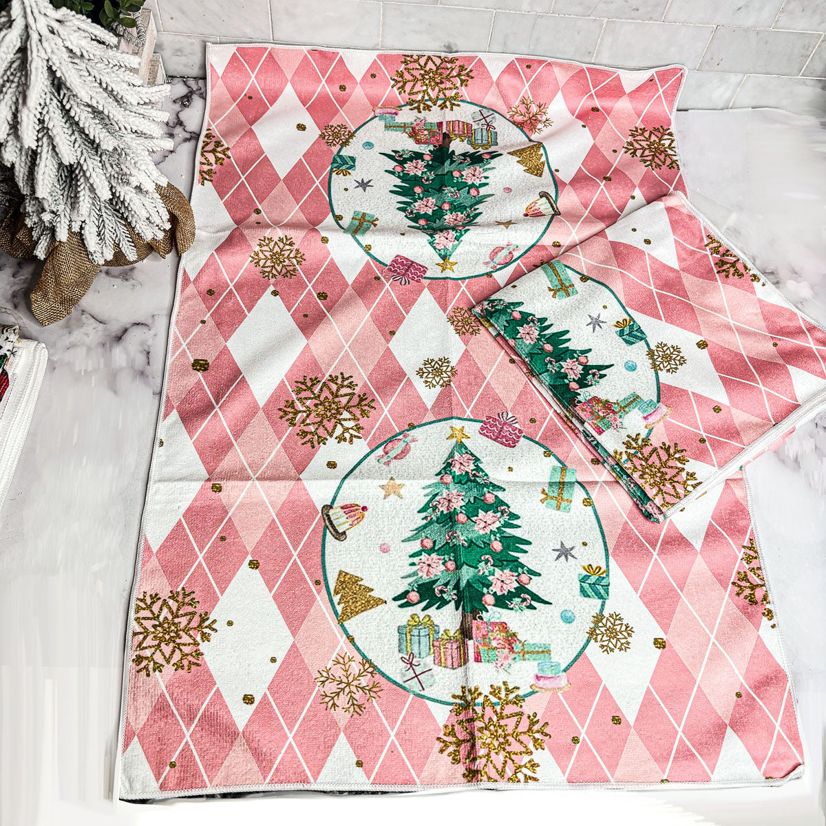 Pink Christmas kitchen Towel
Pink Christmas Towel
Vintage pink kitchen
Pink Christmas table cloth