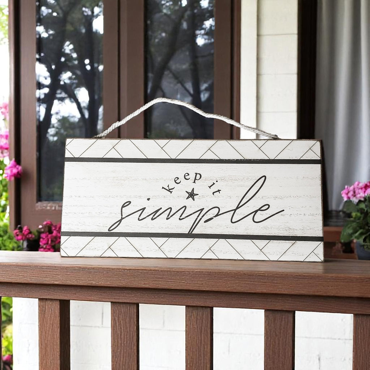 Hanging rope beach decor with contemporary pattern