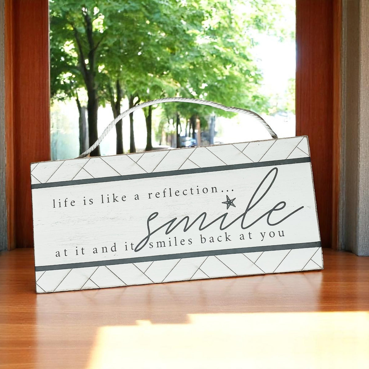 Coastal inspirational decor with nautical rope detail