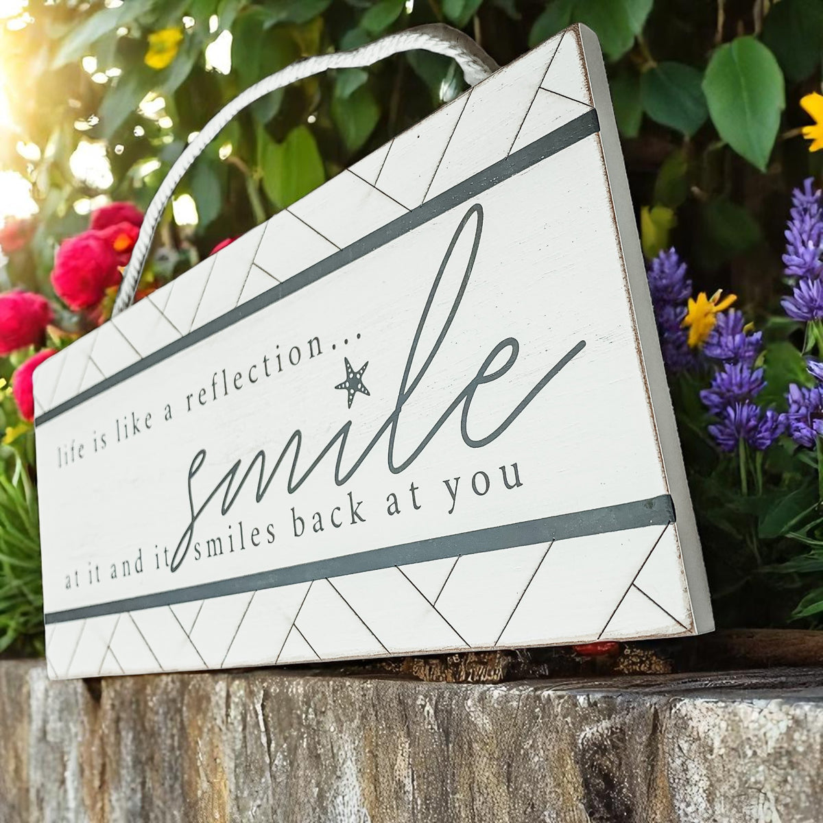 Positive quote beach decor with contemporary border