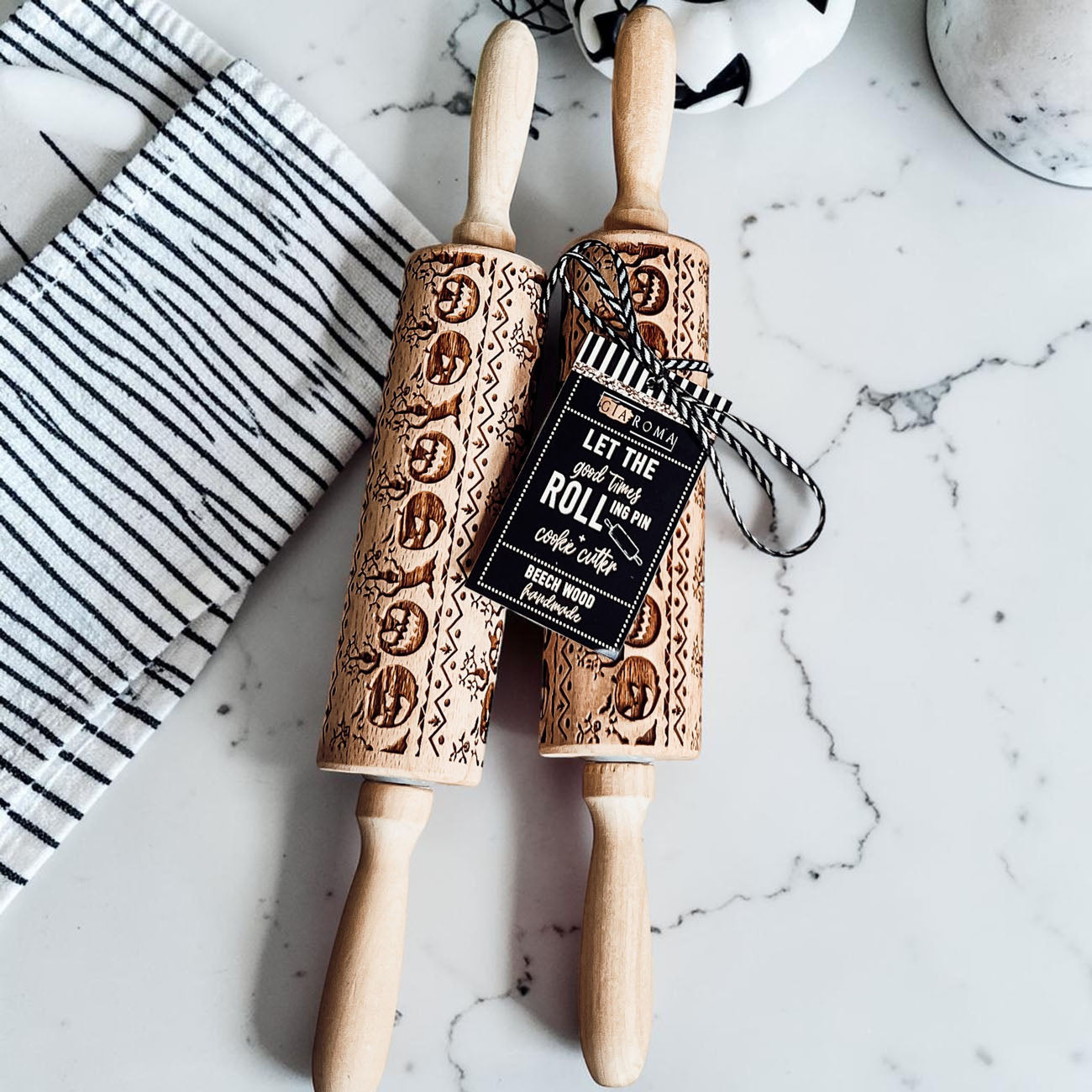 custom pattern rolling pin pumpkins Halloween
rustic wooden rolling pin fall decor baking
Halloween cookie dough embossing roller
jack o lantern rolling pin for baking cookies
pumpkin engraved rolling pin gift idea
farmhouse style Halloween rolling pin decor