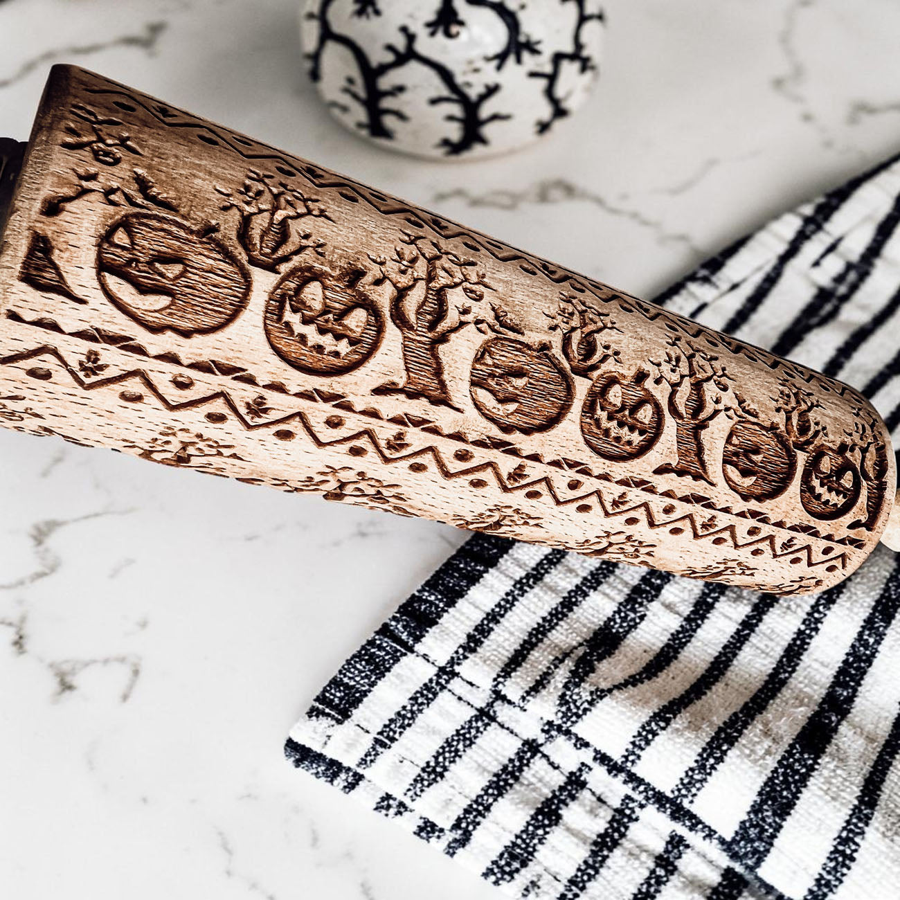 decorative rolling pin for Halloween baking
pumpkin embossed dough roller for cookies
wooden cookie roller with Halloween pattern
Halloween kitchen baking tools rolling pin
engraved rolling pin pumpkin design