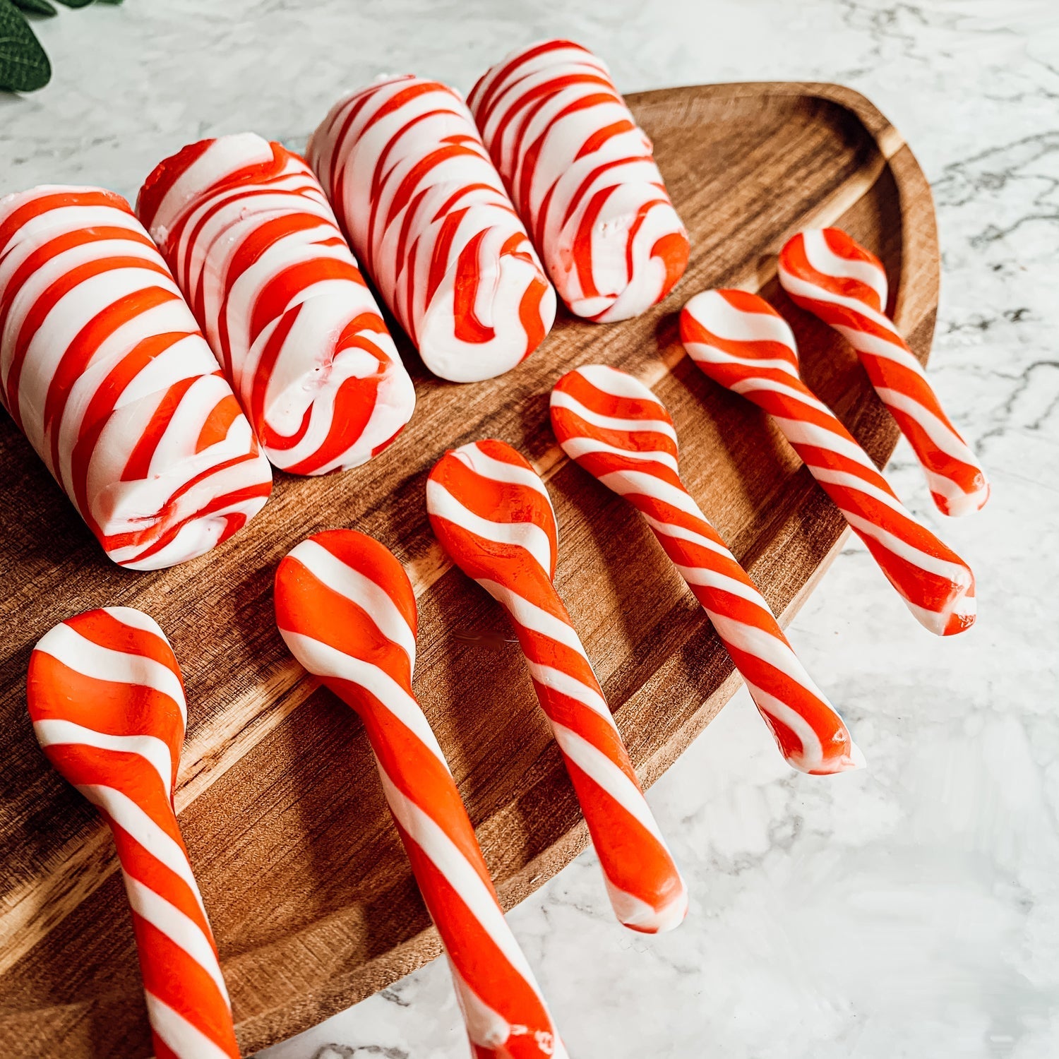 Candy Cane spoons individually wrapped
Edible Christmas gift ideas
Edible Christmas centerpiece
edible christmas gifts diy
peppermint candy spoon