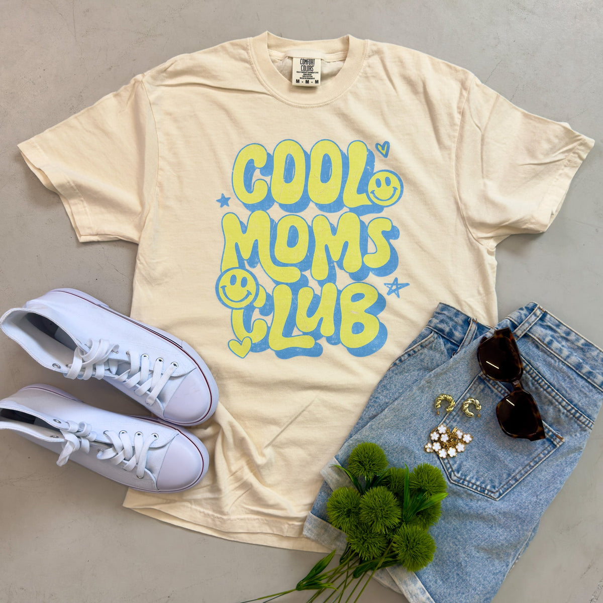 COOL MOMS CLUB Graphic Tee
