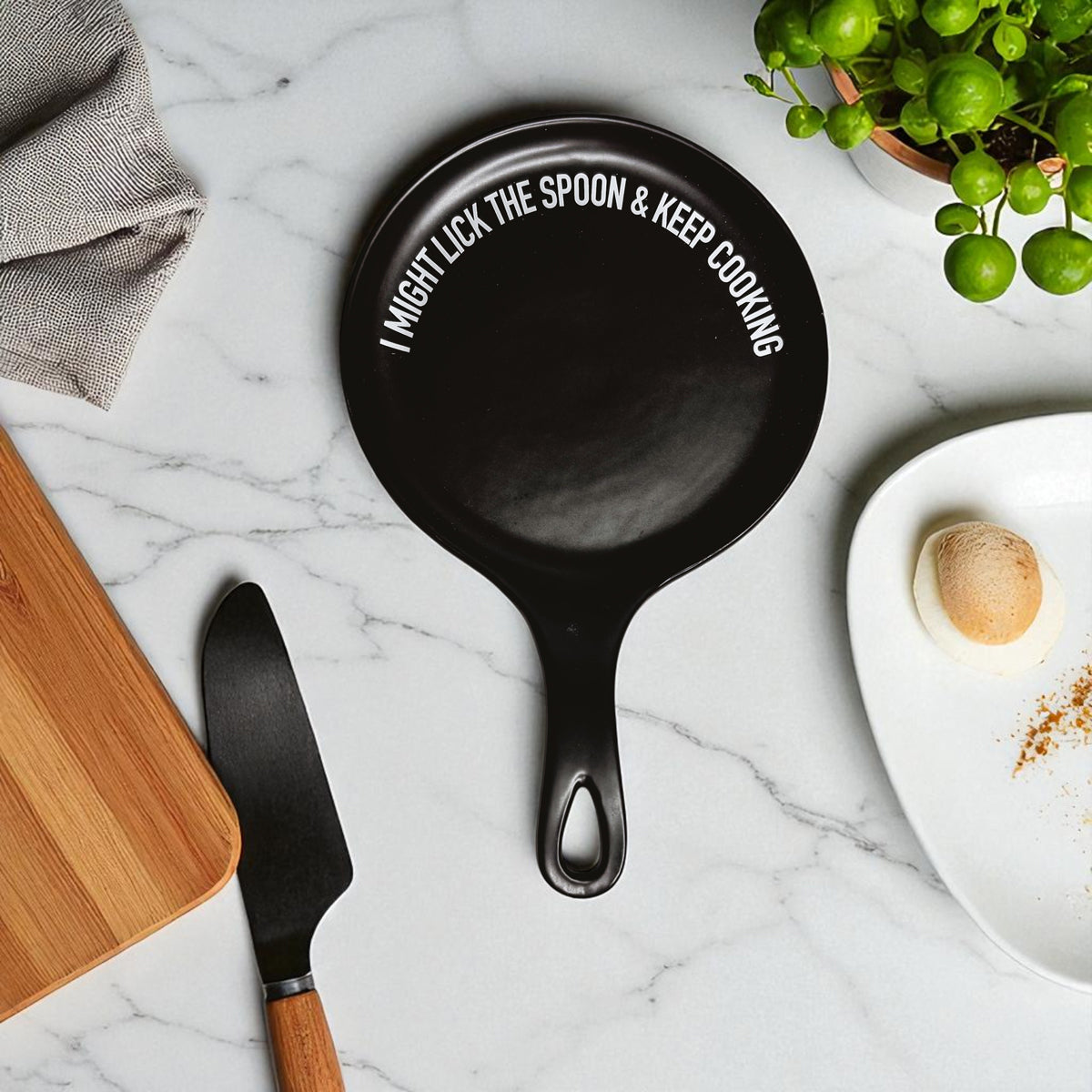 Black ceramic spoon rest – Christmas cooking gift for home chefs
Funny Christmas kitchen gift – black or white ceramic spoon rest
Ceramic spoon rest for holiday cooking – white or black kitchen decor