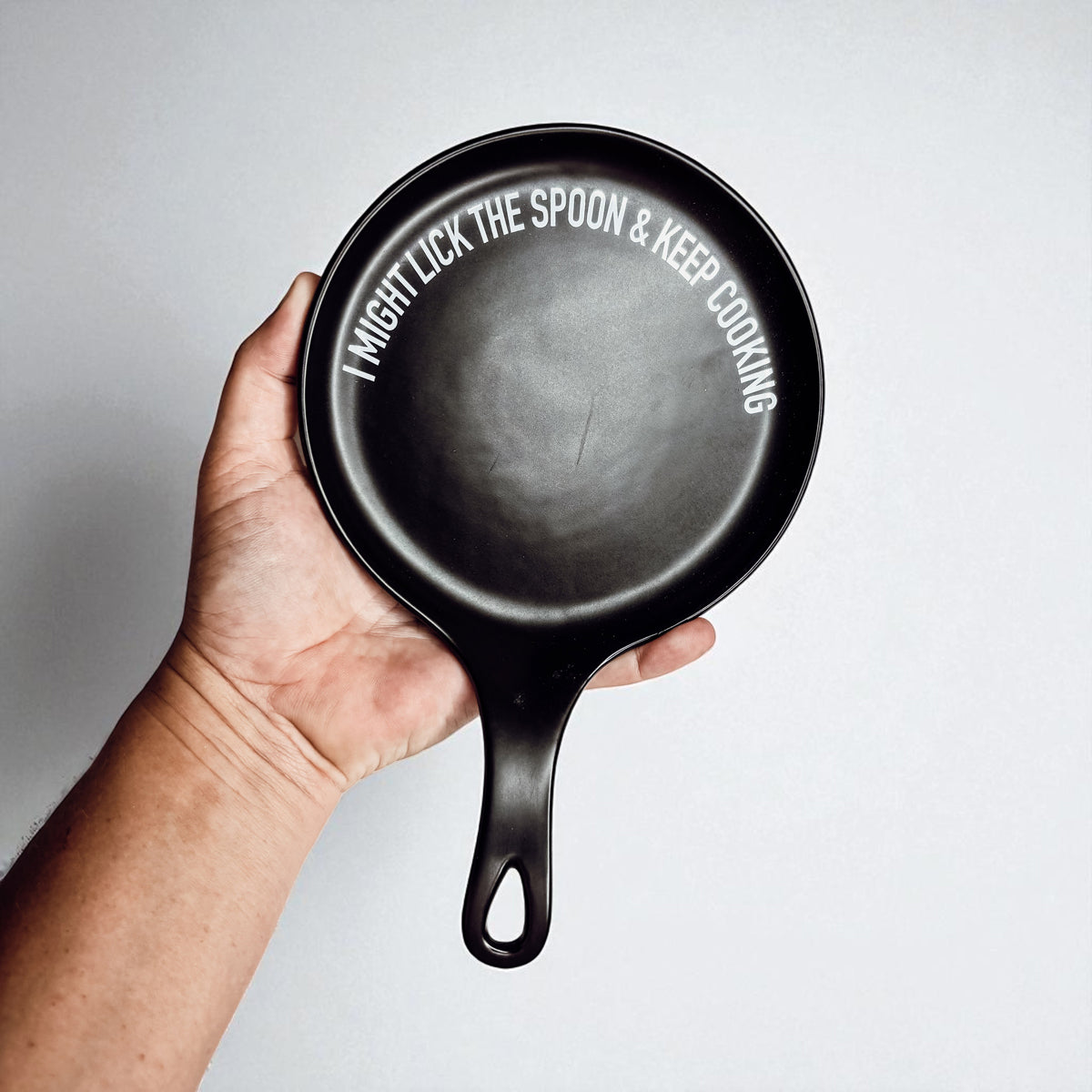 Ceramic spoon rest for messy cooks - funny cooking quote gift
Dessert maker present
Cake baker gift bundle
Kitchen rebel present
Baking enthusiast set