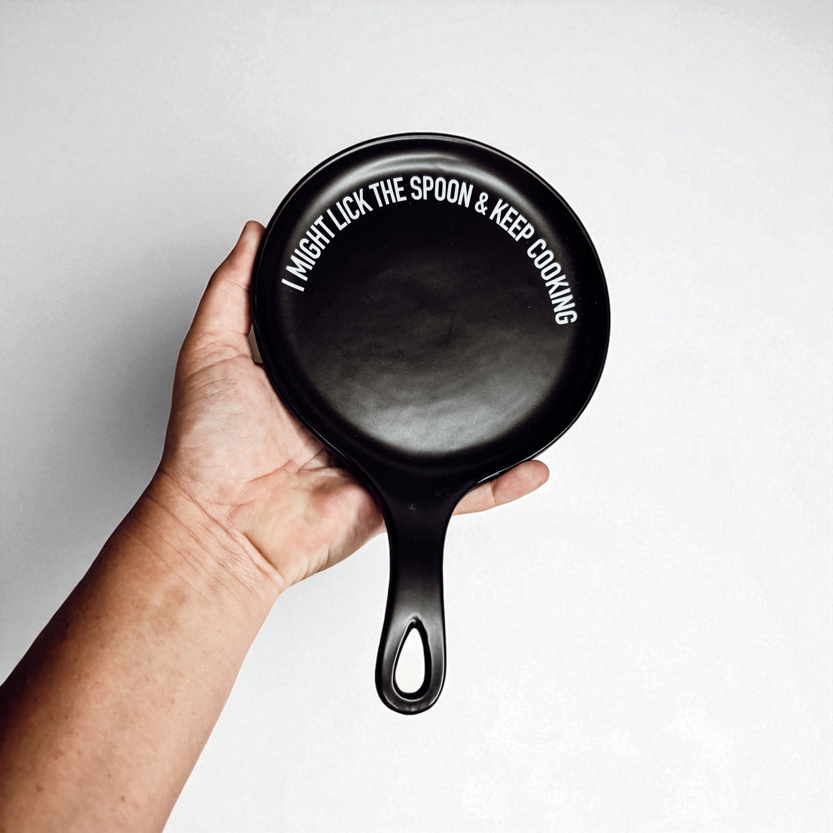 Kitchen humor accessories spoon rest - Funny cooking gifts ceramic - Baking utensil storage
Cooking enthusiast gift spoon rest - Funny kitchen accessories ceramic - Baking utensil holder
