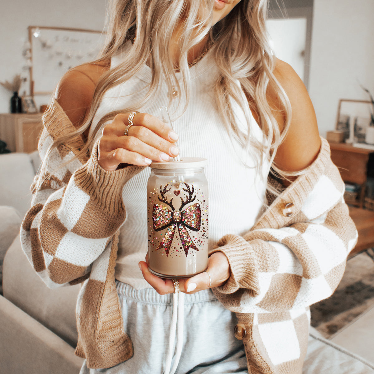 Glitter Christmas decor – holiday bow with reindeer antler embellishments
Festive home decoration – sparkly Christmas bow for mantle, wreaths, or tables
Holiday party decoration – glitter and sequin bow with antler accents