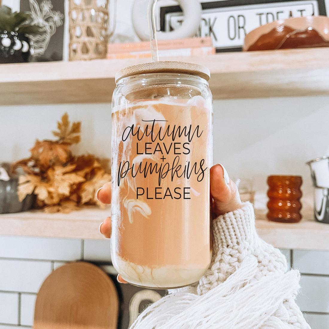 Fall gift glass tumbler for PSL lovers
Cozy season drink tumbler with bamboo lid
Glass coffee tumbler with autumn quote