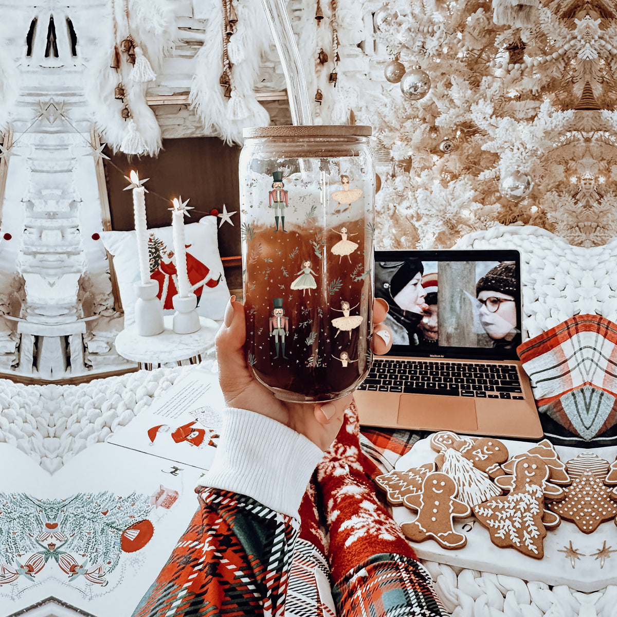 17oz Christmas glass tumbler - Pastel nutcracker ballerina holiday coffee cup with bamboo lid straw - Festive kitchen gift
Holiday coffee mug – pastel Christmas glass cup with Nutcracker and ballerina design