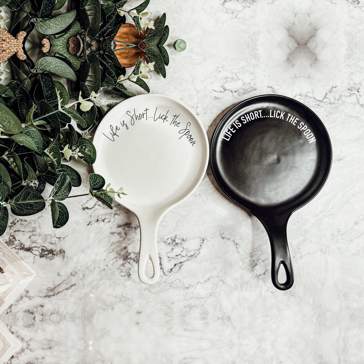 Funny kitchen spoon rest gift set with wooden spoon and decorative ribbon