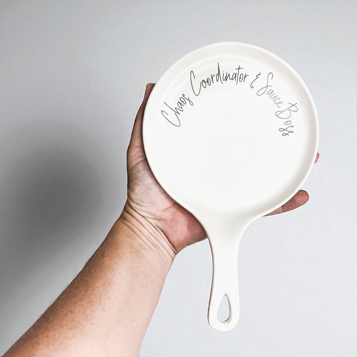 Housewarming gift ceramic spoon rest - Kitchen accessories white black - Cooking utensil holder set
Italian Mom Gift Ideas that are funny
Humor Kitchen Gift Products USA
USA Kitchen Accessories Quick Shipping
Kitchen makeover essentials