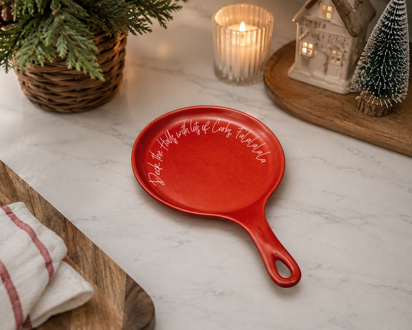 Baking gift for Christmas - festive red spoon rest with ribbon and tag
Dishwasher safe gifts
Quality holiday decor
Premium Christmas items
Durable kitchen tools
Handcrafted ceramics