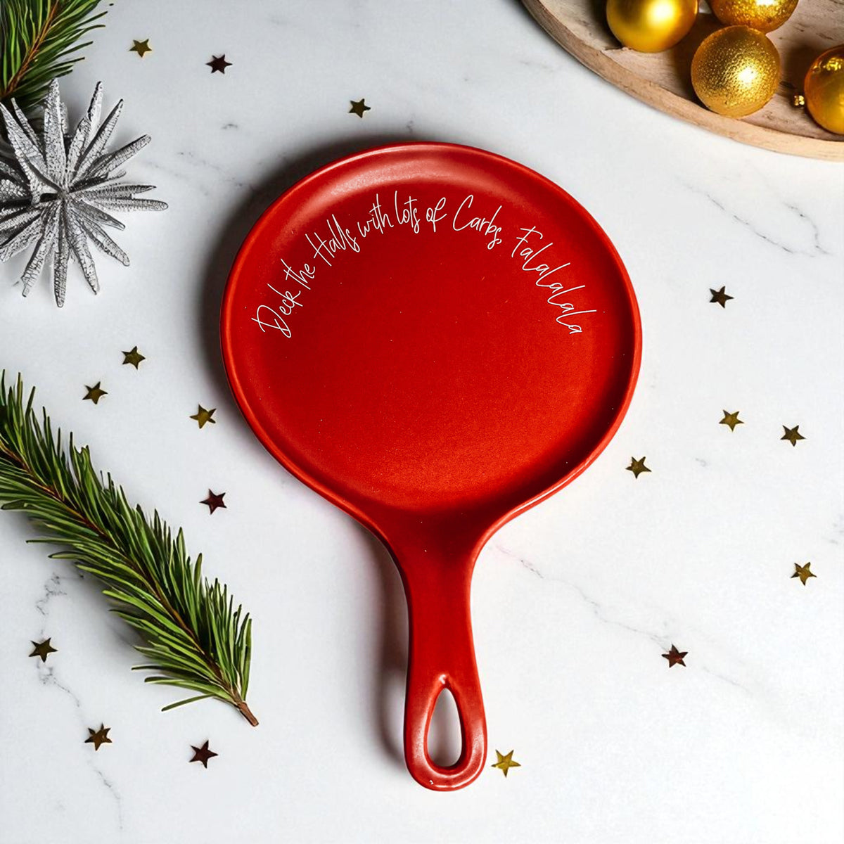 Festive ceramic spoon rest – perfect Christmas gift for cooks
Christmas kitchen gift – funny red spoon rest with wooden spoon
