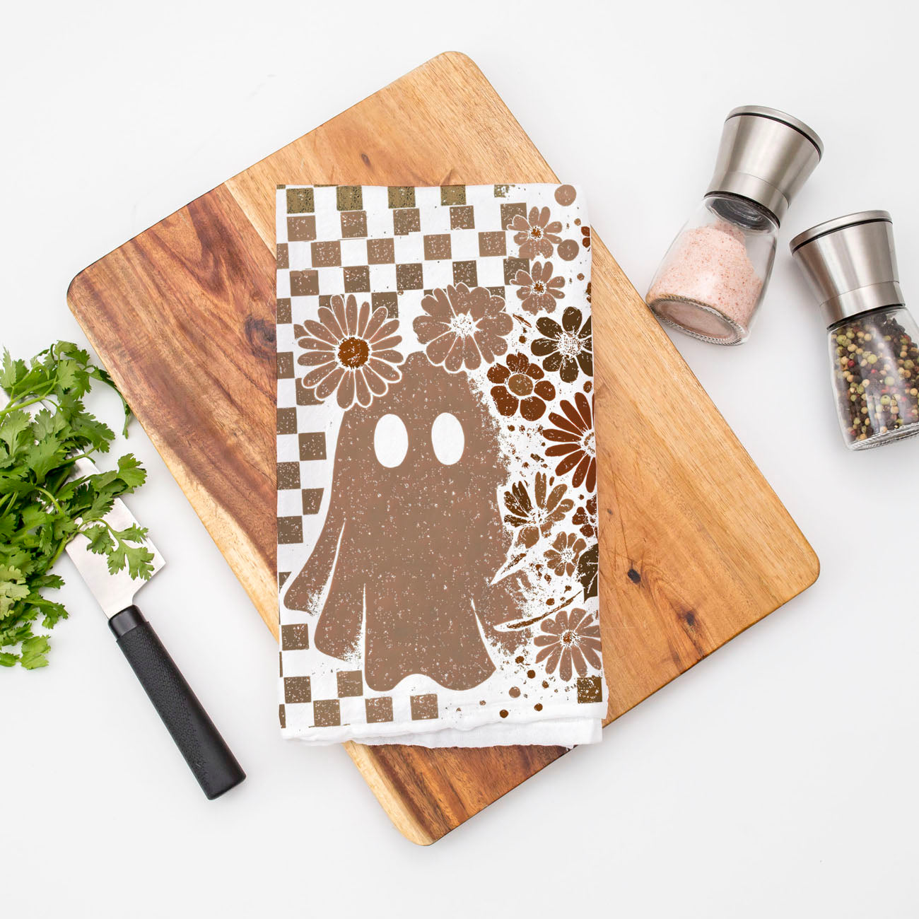 neutral fall skeleton towel for modern minimalist décor
groovy skull and daisy halloween hand towel
skull and ghost fall gift towel for horror lovers