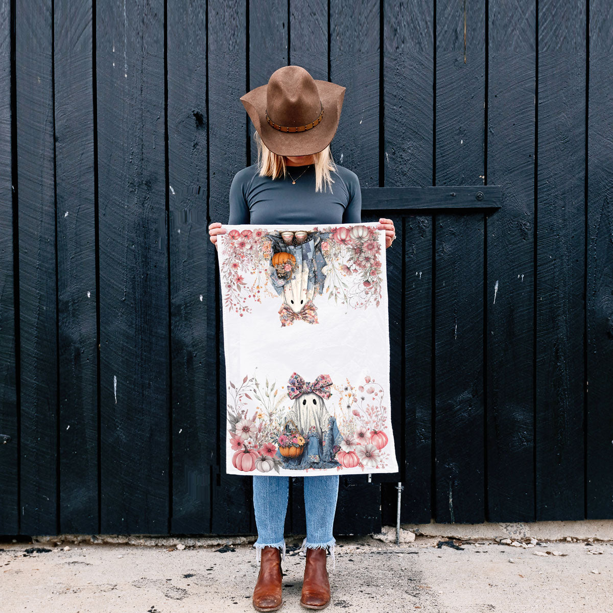 soft cotton floral ghost towel for cozy seasonal décor
chic pink ghost towel for modern farmhouse kitchen
cute spooky ghost towel perfect for fall gift baskets