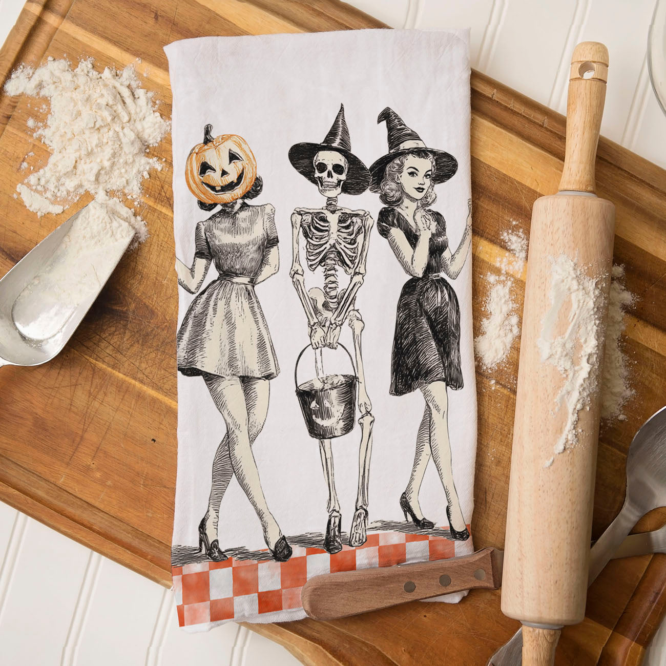 classic halloween kitchen towel for traditional fall décor
retro spooky ladies towel for unique halloween gift baskets
vintage halloween kitchen towel orange gingham border
classic halloween dish towel with retro pumpkin head girl