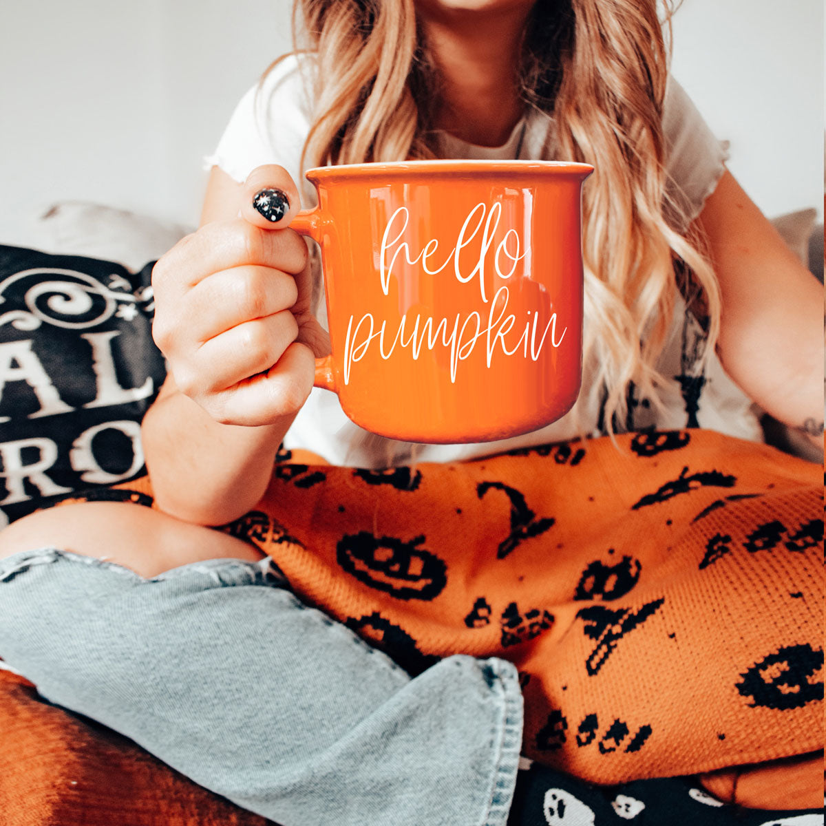 pumpkin season ceramic coffee cup
fall farmhouse coffee mug
autumn lover gift mug
cozy orange mug for crisp mornings
pumpkin patch photo prop mug