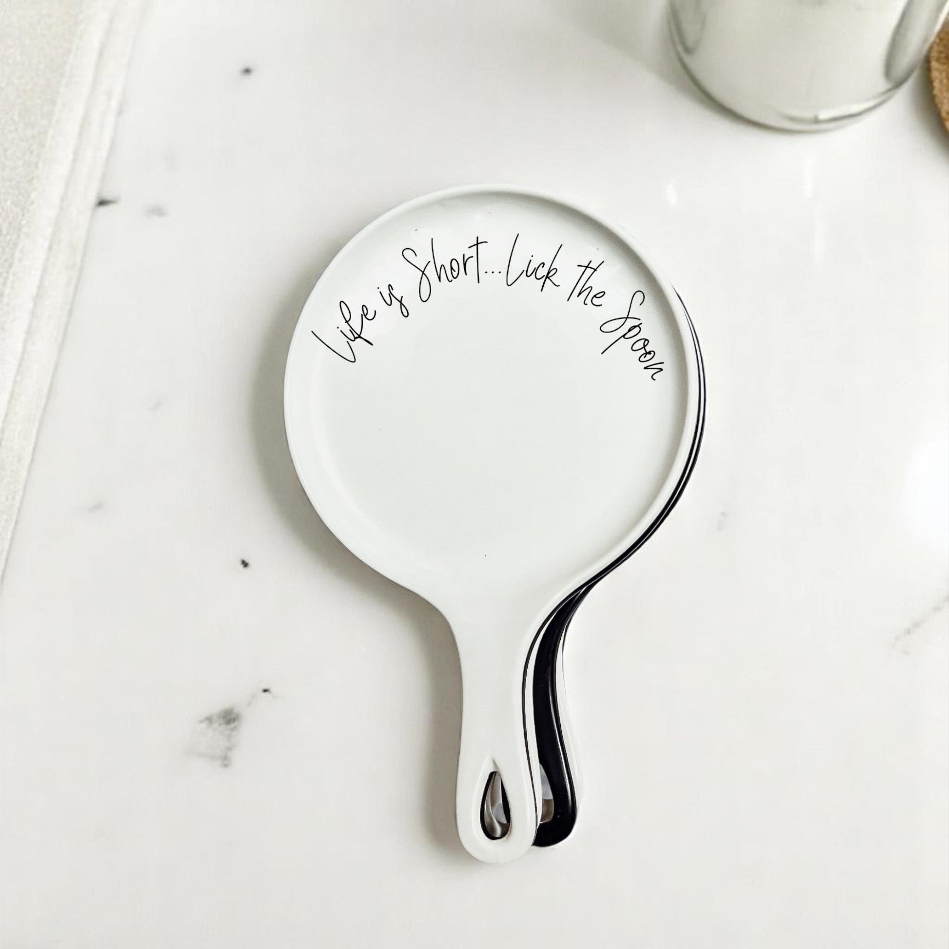 Funny baking accessories ceramic spoon rest - Kitchen cooking gifts - Inspirational utensil holder
Ready-to-gift kitchen spoon rest set with decorative ribbon
Perfect baker gift set with ceramic spoon rest and wooden spoon