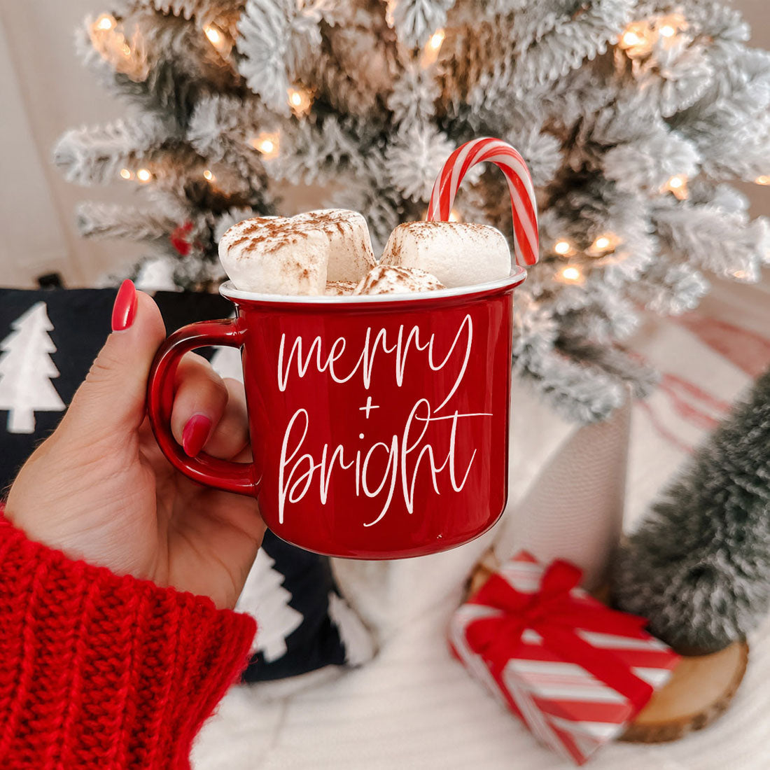 Merry + Bright mug for seasonal kitchen decor
Holiday ceramic mug for coffee tea cocoa
Christmas mug for warm drinks and festive decor
Cute red or green mug for Christmas season
Merry and Bright ceramic mug for holiday lovers
Christmas mug for festive drinkware collection
Holiday mug for Christmas shelf styling
Red green ceramic mug with Merry + Bright quote