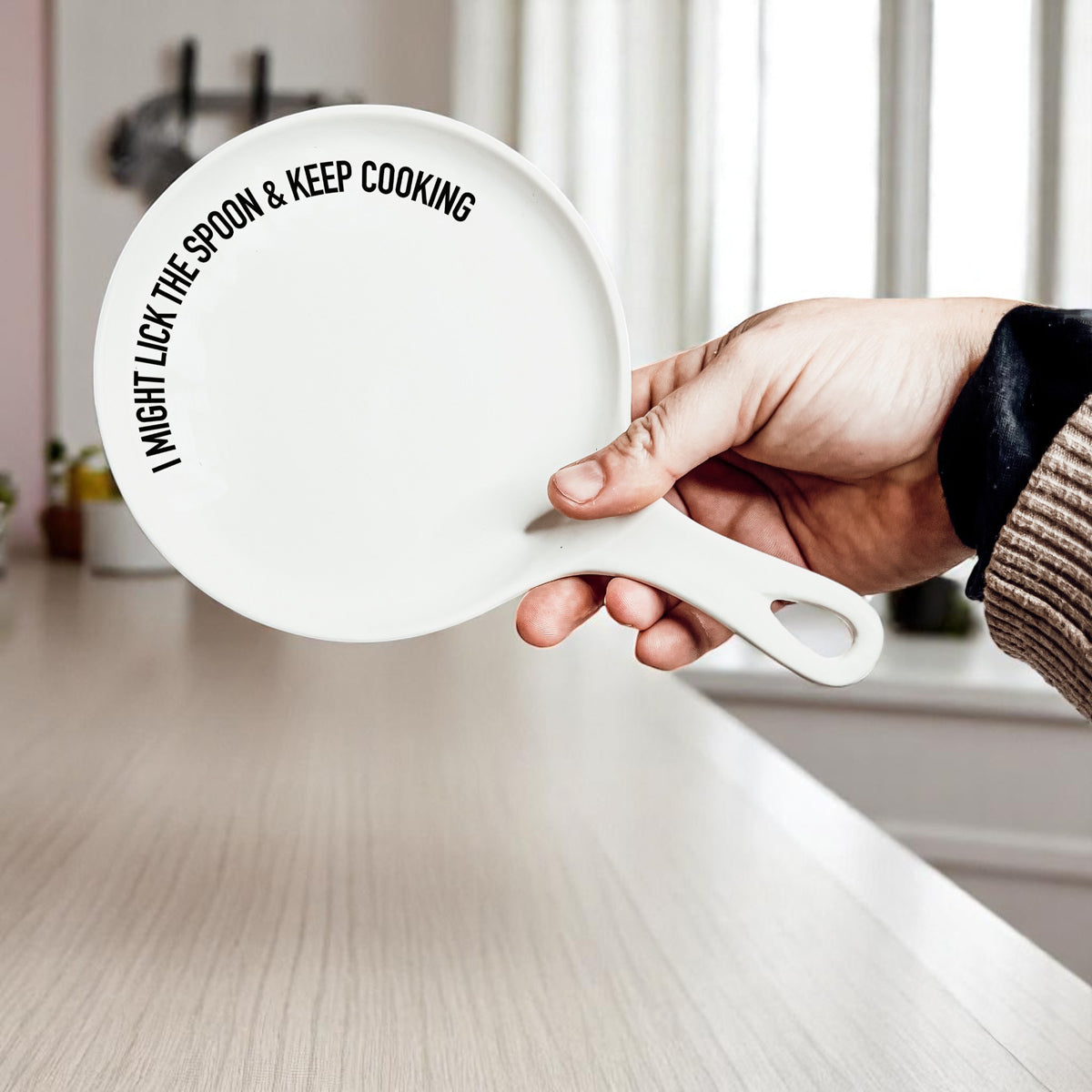 Holiday cooking accessory – black or white spoon rest for home chefs
Christmas kitchen gift – ceramic spoon rest with humorous design
Cooking queen essentials
Master baker gift set
Kitchen pro accessories
Culinary humor bundle